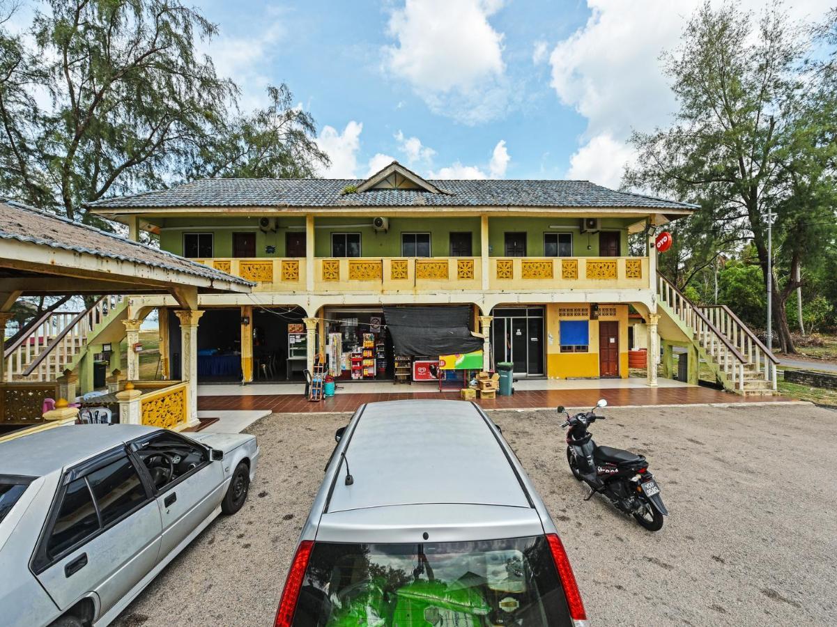 Oyo 90315 Chalet Pantai Rantau Panjang Kuala Rompin Eksteriør bilde