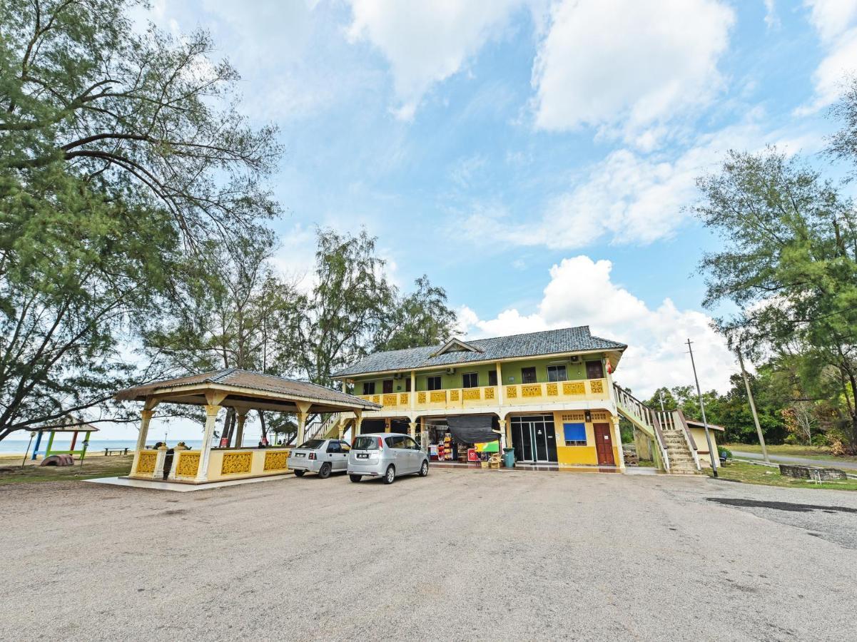 Oyo 90315 Chalet Pantai Rantau Panjang Kuala Rompin Eksteriør bilde