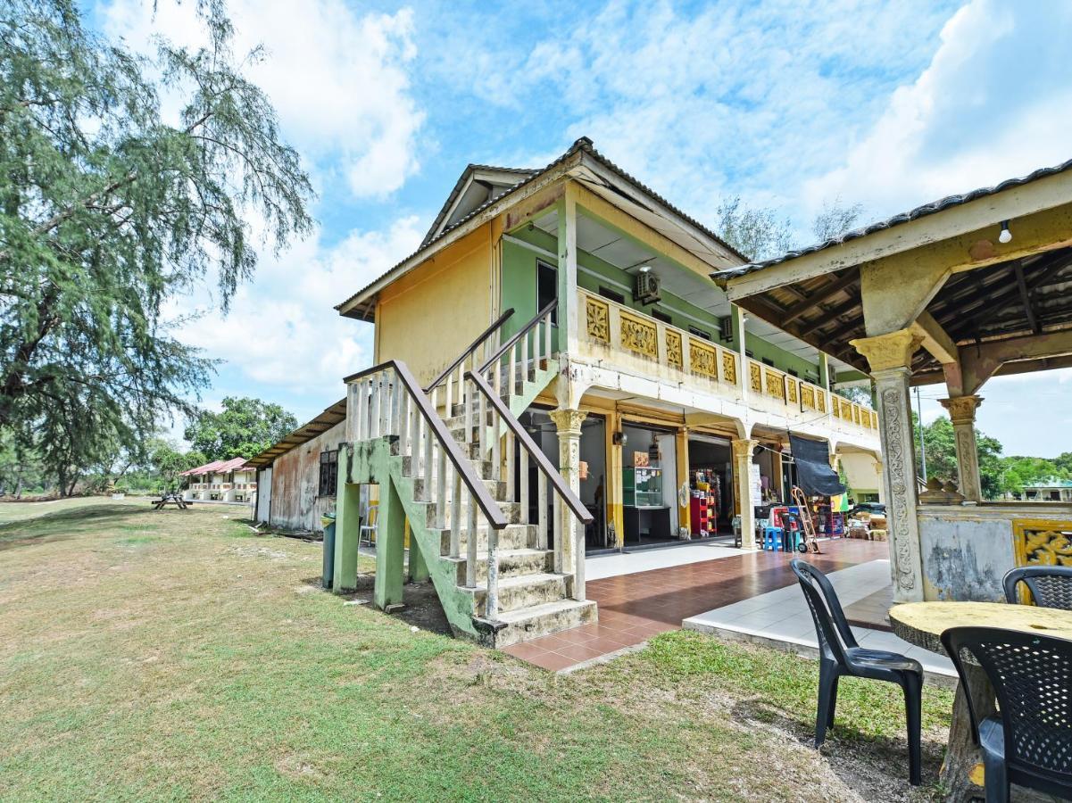 Oyo 90315 Chalet Pantai Rantau Panjang Kuala Rompin Eksteriør bilde