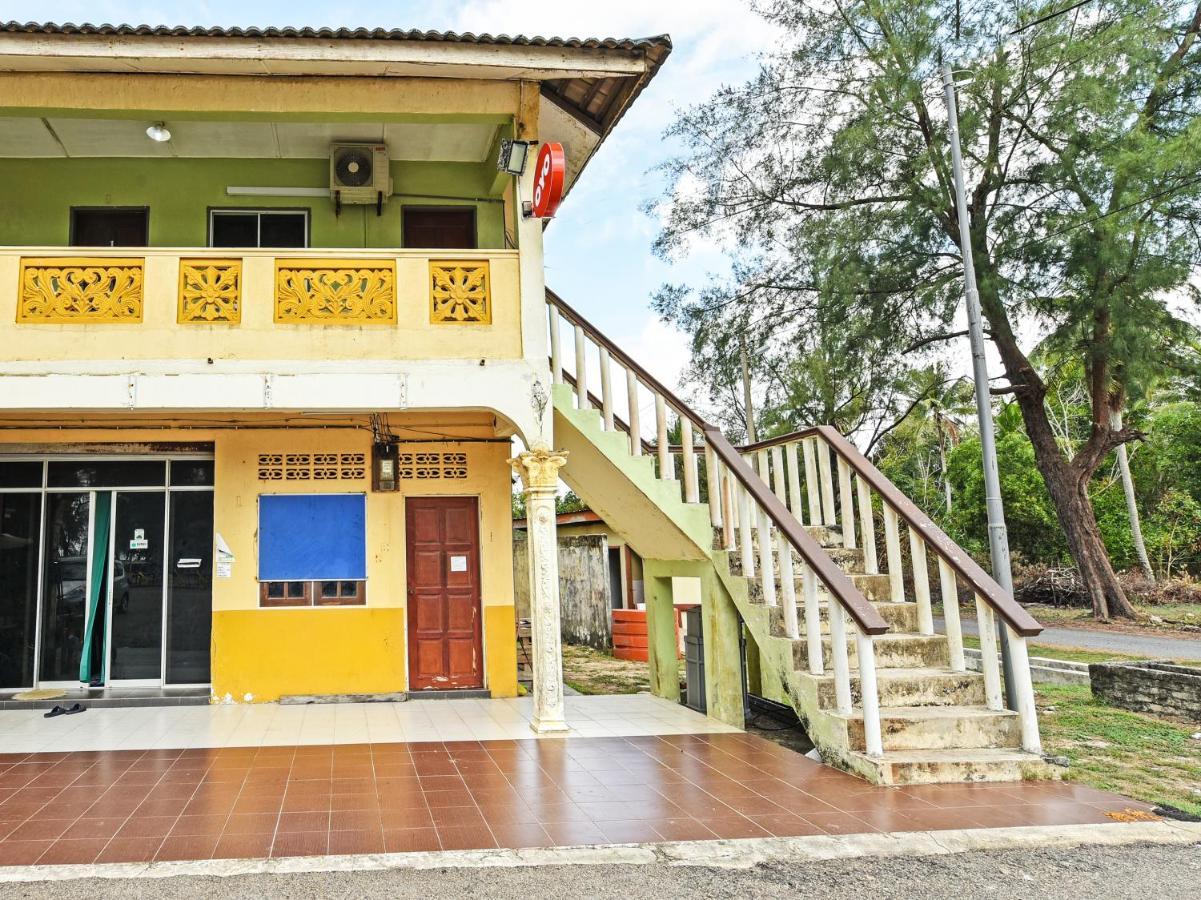 Oyo 90315 Chalet Pantai Rantau Panjang Kuala Rompin Eksteriør bilde