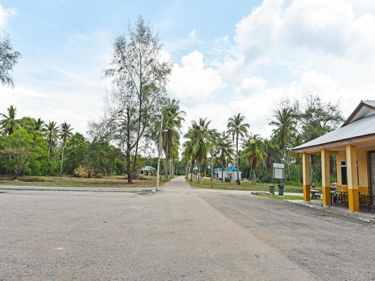 Oyo 90315 Chalet Pantai Rantau Panjang Kuala Rompin Eksteriør bilde