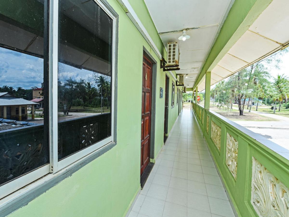 Oyo 90315 Chalet Pantai Rantau Panjang Kuala Rompin Eksteriør bilde